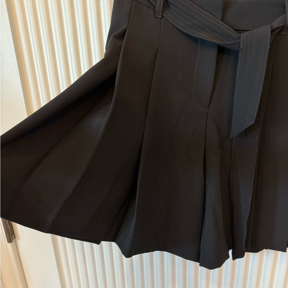 White House Black Market Pleated Full Shorts - Picture 10 of 10